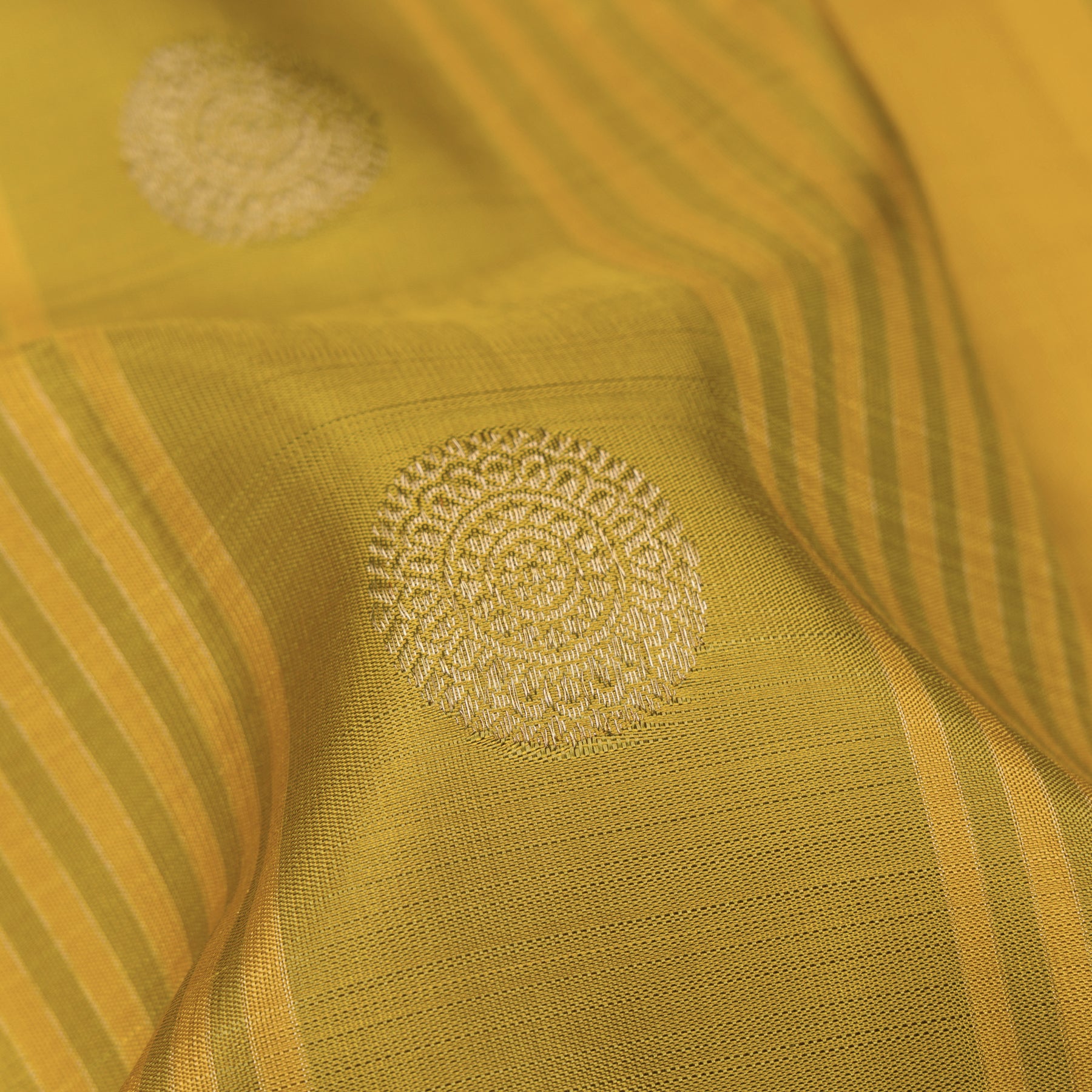 Kanakavalli Kanjivaram Silk Sari 26-595-HS001-01039 - Fabric View