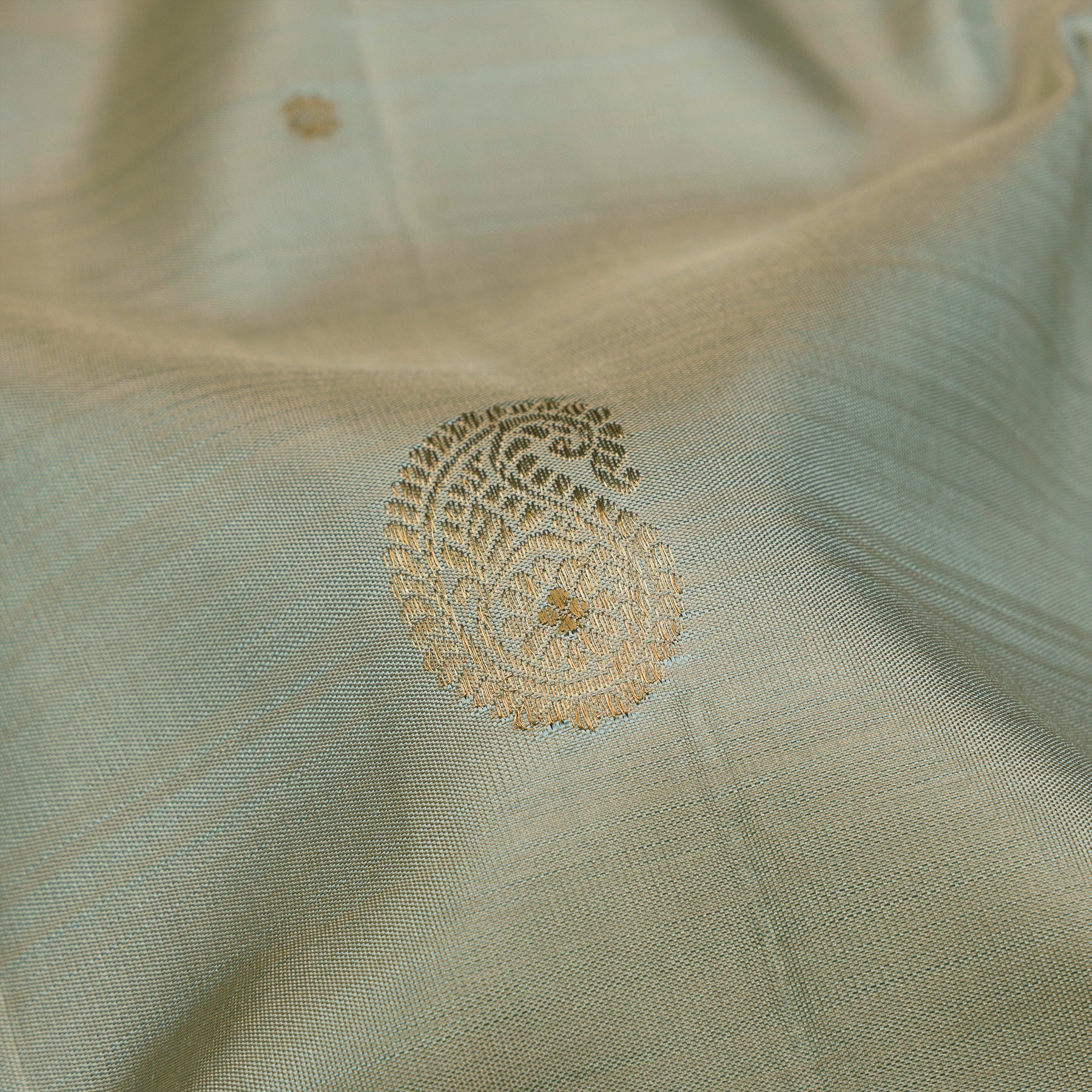 Kanakavalli Kanjivaram Silk Sari 26-595-HS001-02081 - Fabric View