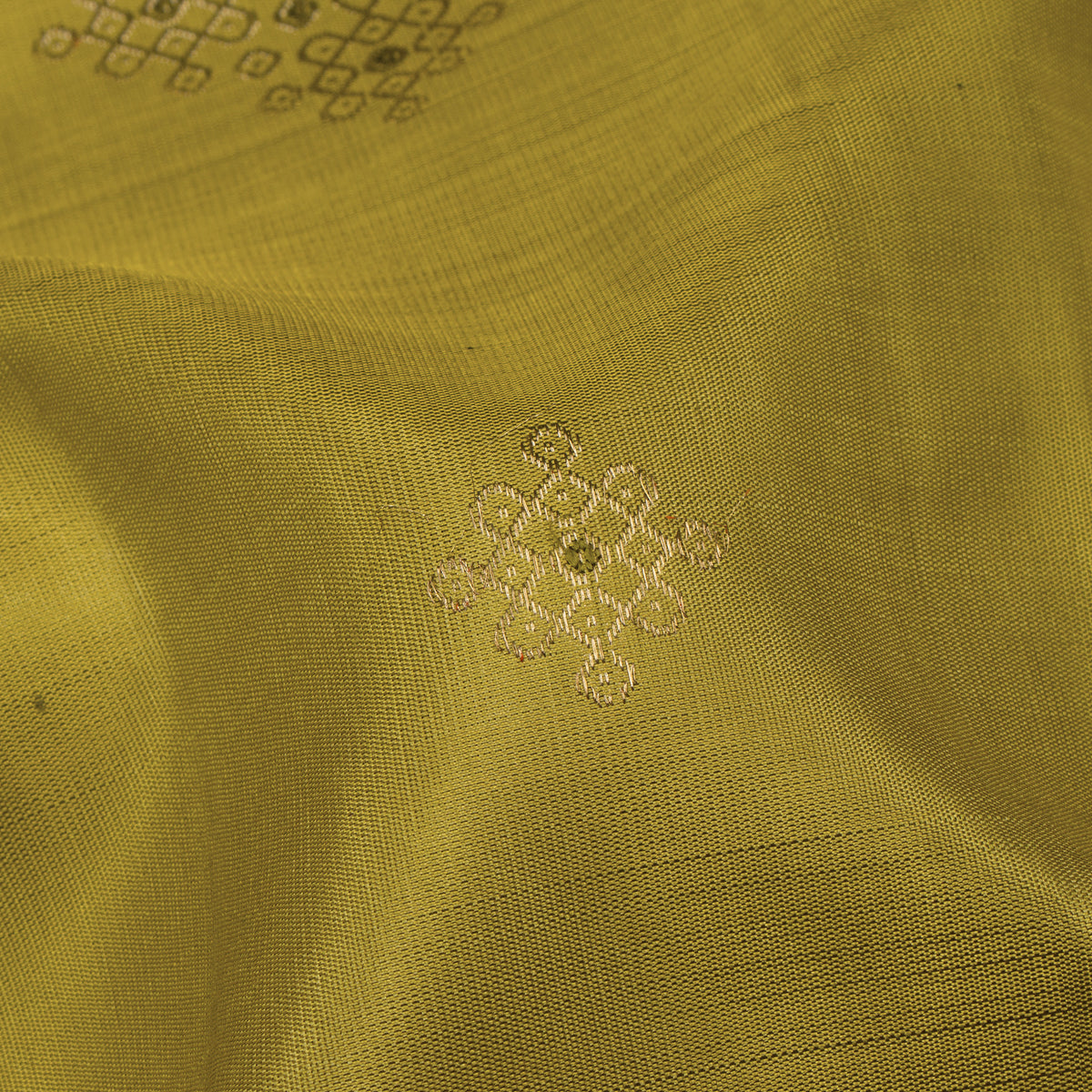 Kanakavalli Kanjivaram Silk Sari 26-595-HS001-02100 - Fabric View