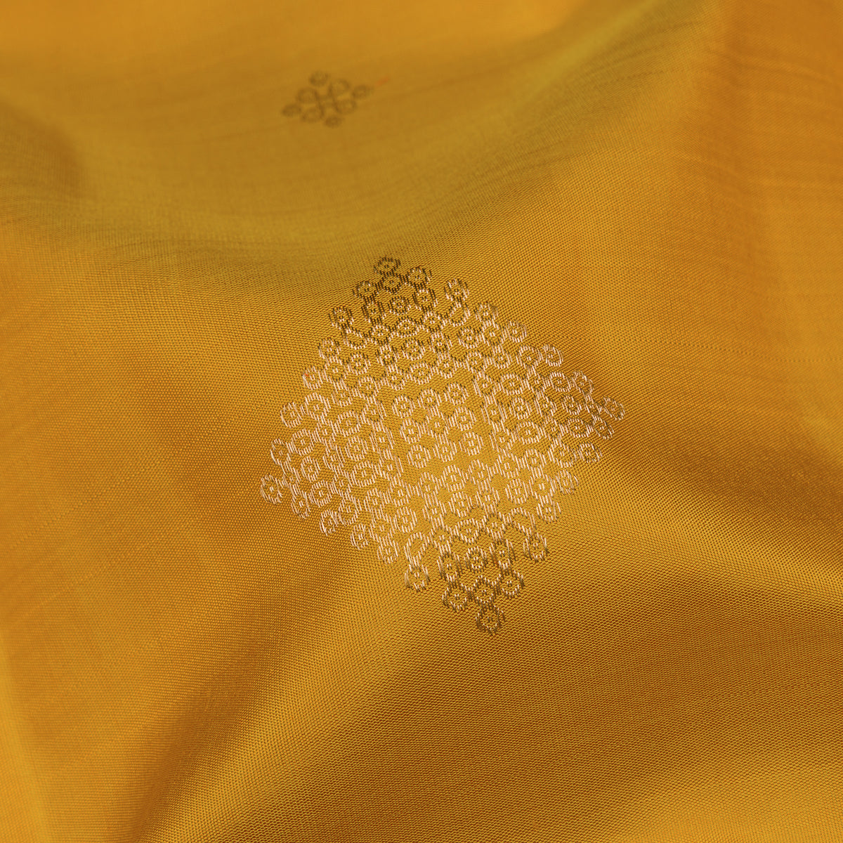 Kanakavalli Kanjivaram Silk Sari 26-595-HS001-03326 - Fabric View