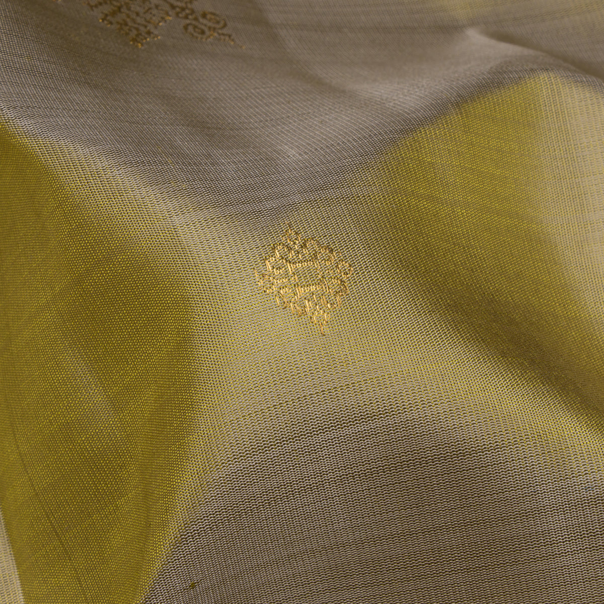 Kanakavalli Kanjivaram Silk Sari 26-595-HS001-04038 - Fabric View