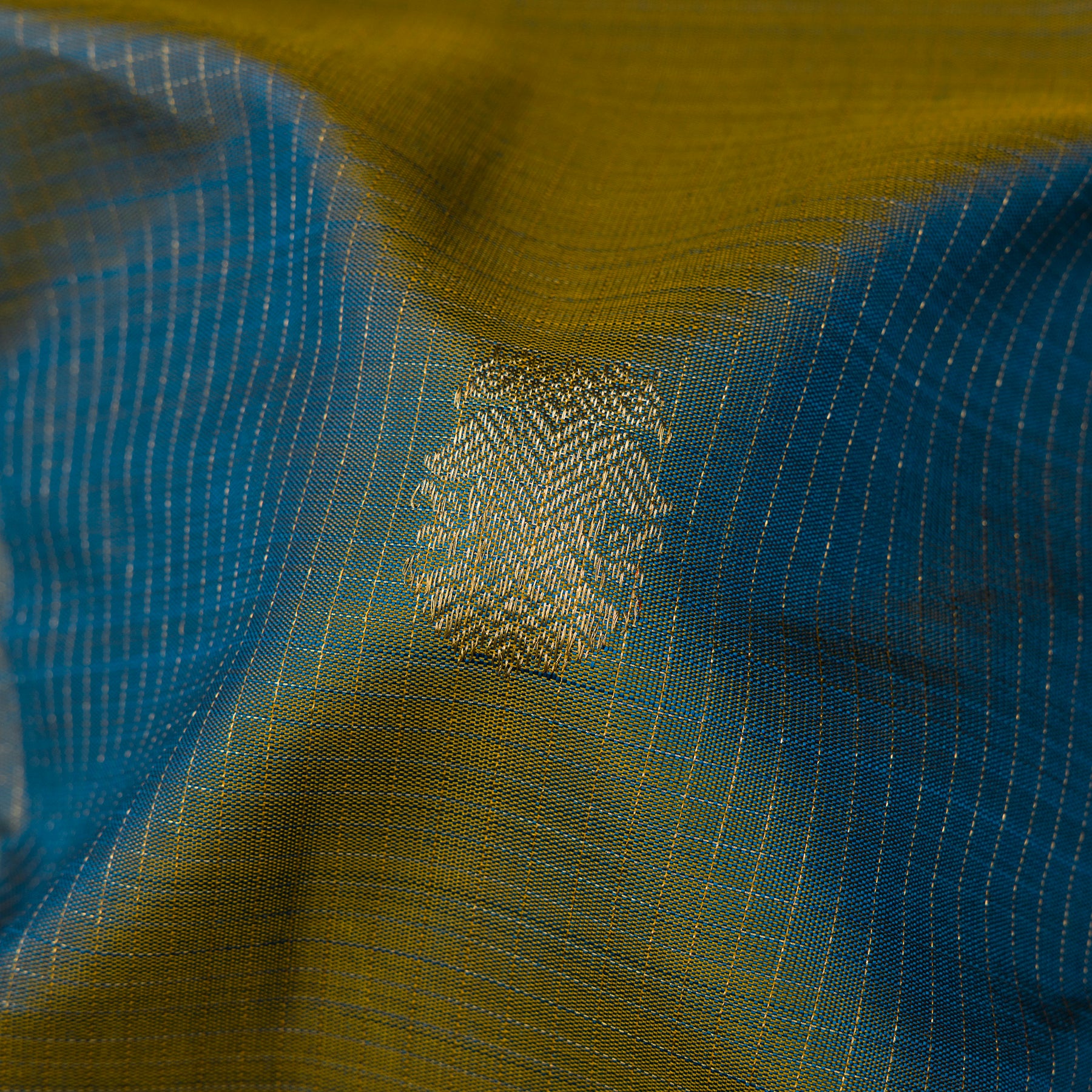 Kanakavalli Kanjivaram Silk Sari 26-599-HS001-00323 - Fabric View