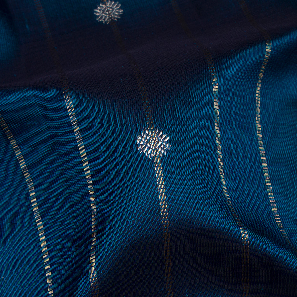 Kanakavalli Kanjivaram Silk Sari 26-599-HS001-04298 - Fabric View