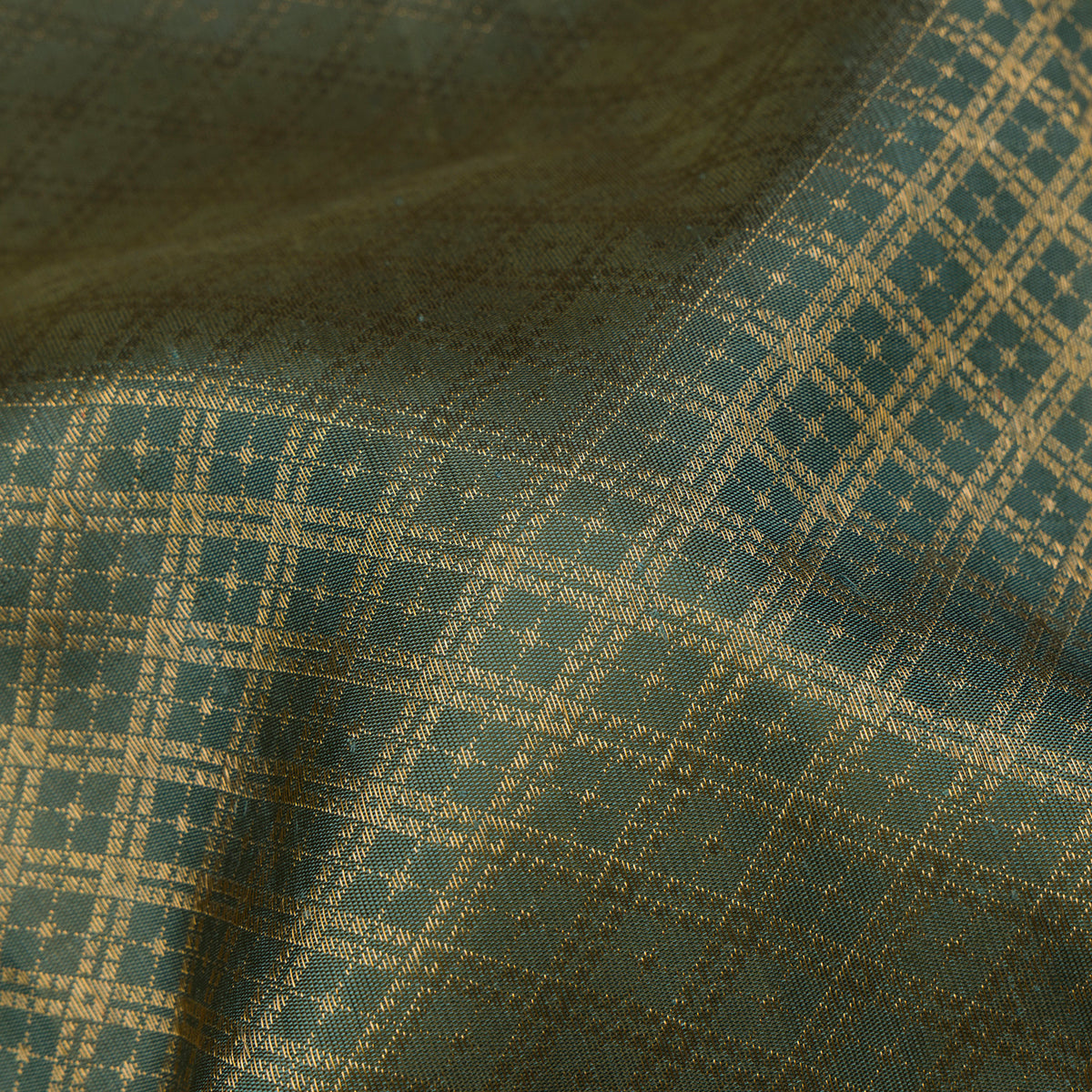 Kanakavalli Kanjivaram Silk Sari 26-599-HS001-04408 - Fabric View