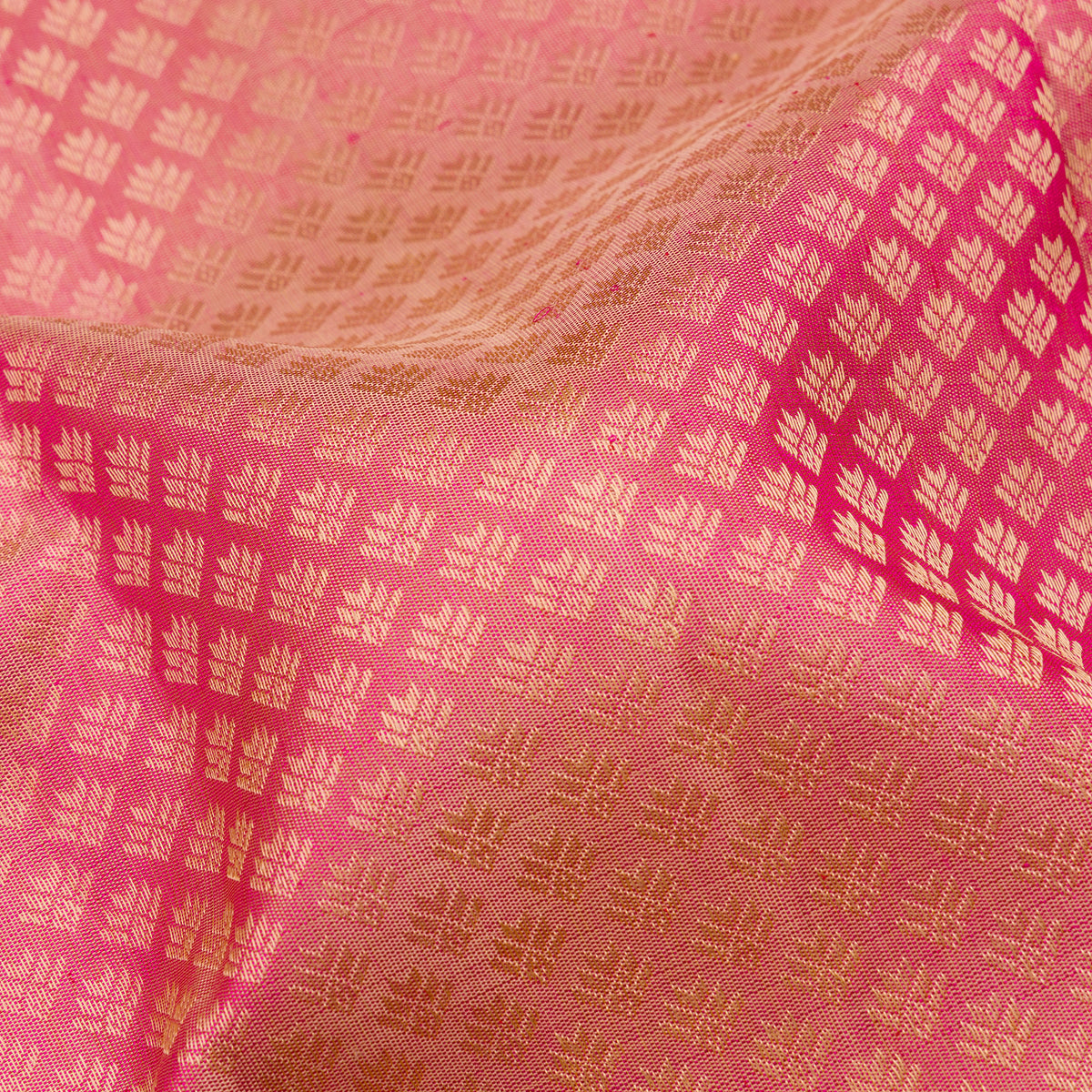 Kanakavalli Kanjivaram Silk Sari 26-599-HS001-04428 - Fabric View