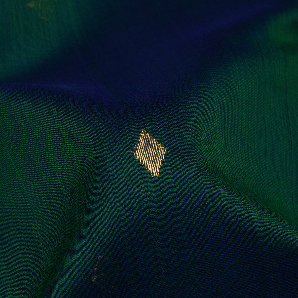 Kanakavalli Silk/Cotton Sari 26-610-HS005-04604 - Fabric View