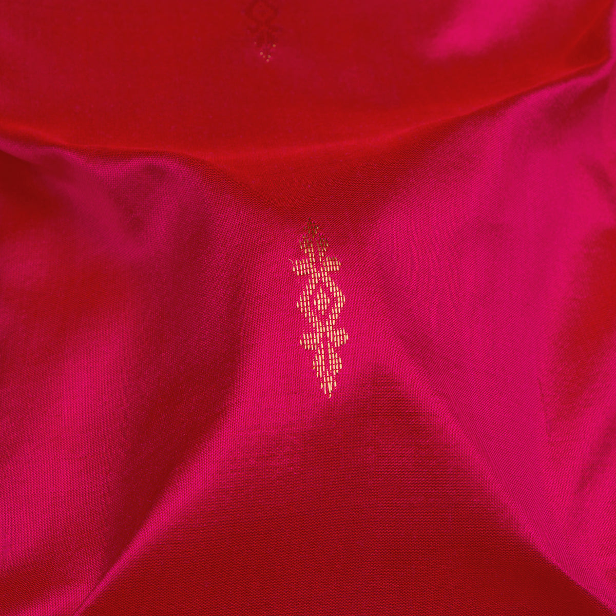 Kanakavalli Silk/Cotton Sari 26-610-HS005-04648 - Fabric View