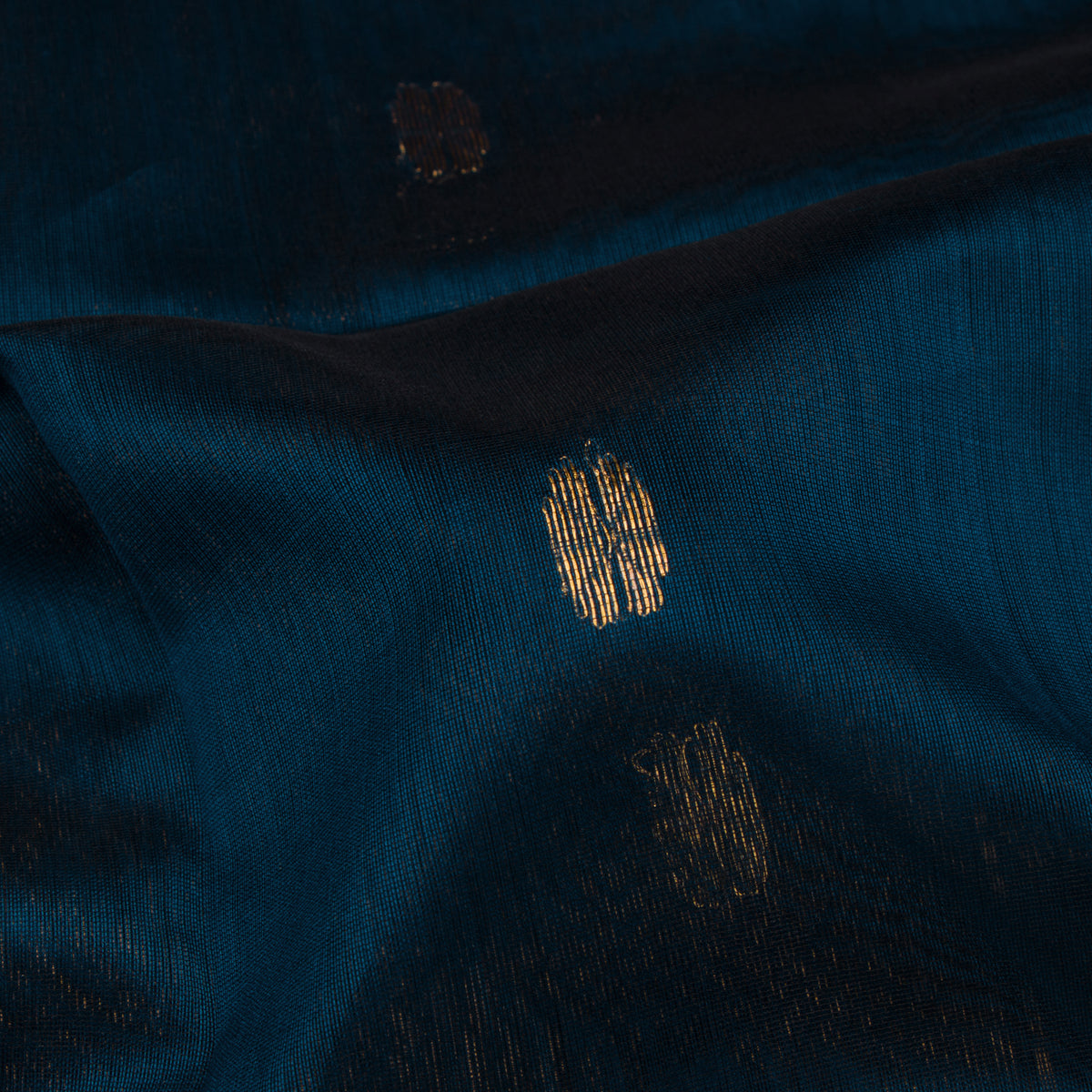 Kanakavalli Silk/Cotton Sari 26-610-HS005-04651 - Fabric View