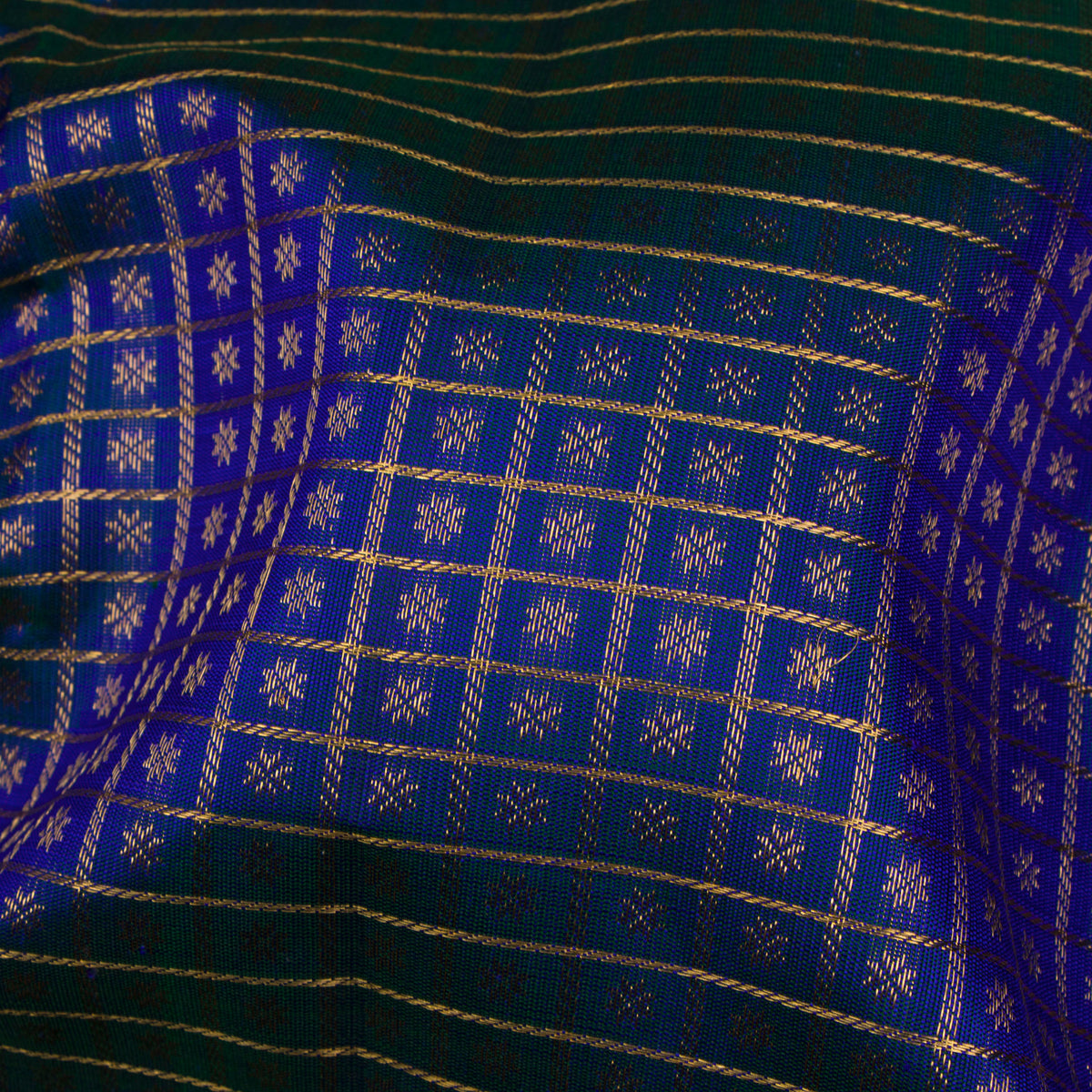 Kanakavalli Kanjivaram Silk Sari 26-615-HS001-01570 - Fabric View