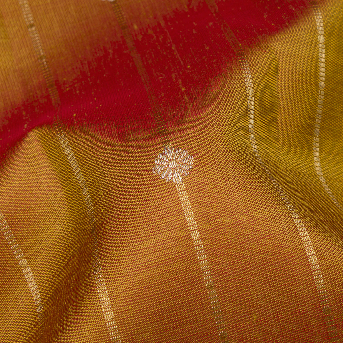 Kanakavalli Kanjivaram Silk Sari 26-615-HS001-02586 - Fabric View