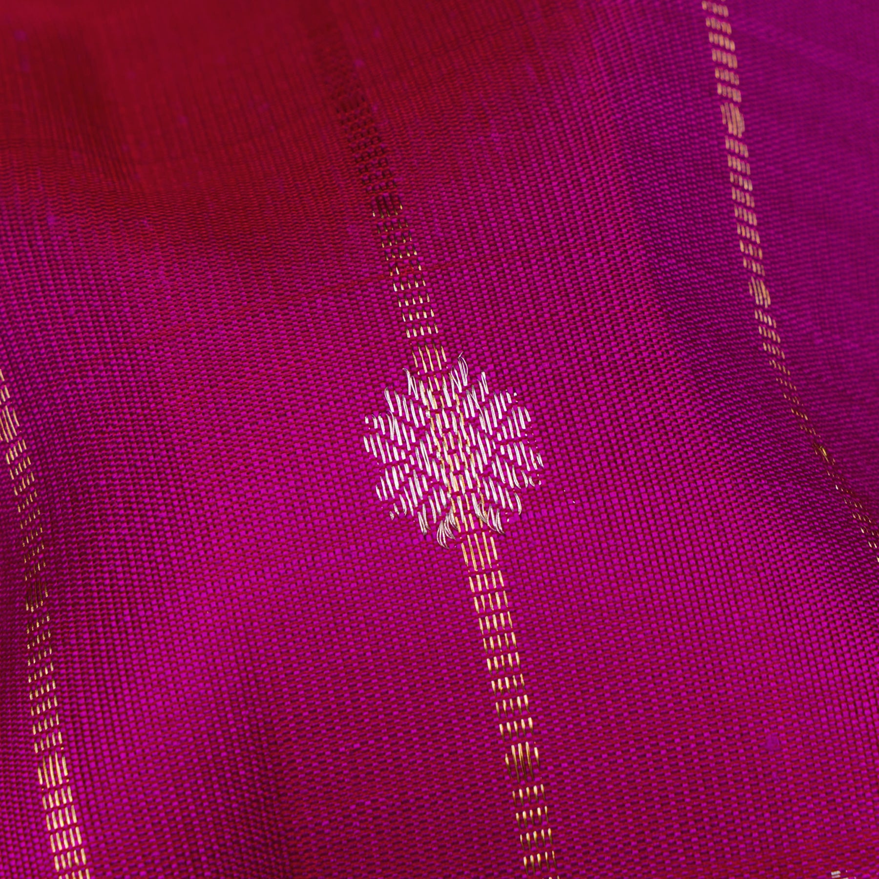 Kanakavalli Kanjivaram Silk Sari 26-615-HS001-02587 - Fabric View