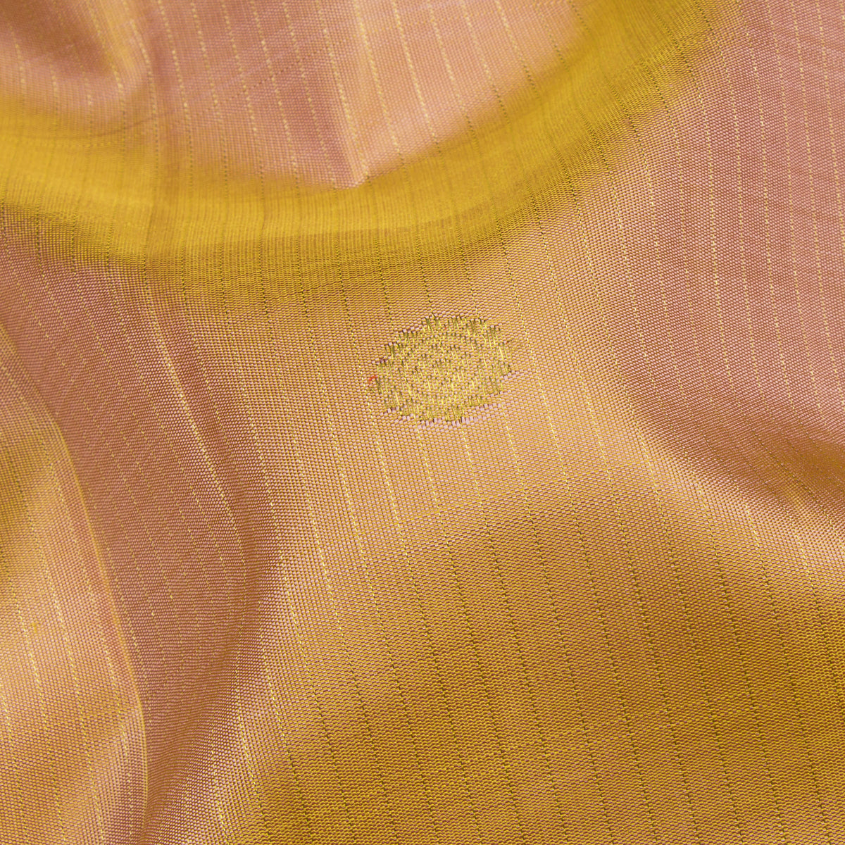 Kanakavalli Kanjivaram Silk Sari 26-615-HS001-02598 - Fabric View