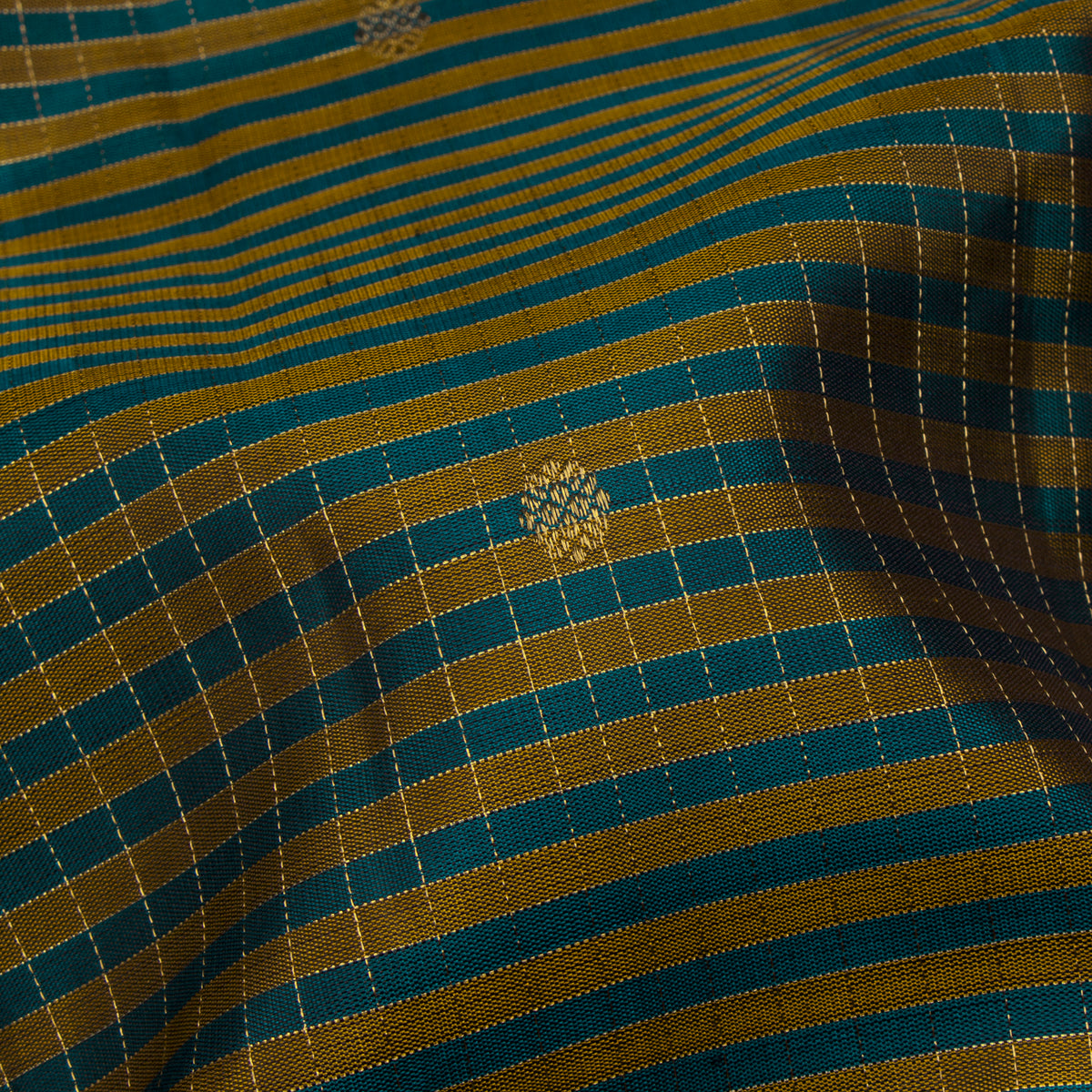 Kanakavalli Kanjivaram Silk Sari 26-615-HS001-02641 - Fabric View