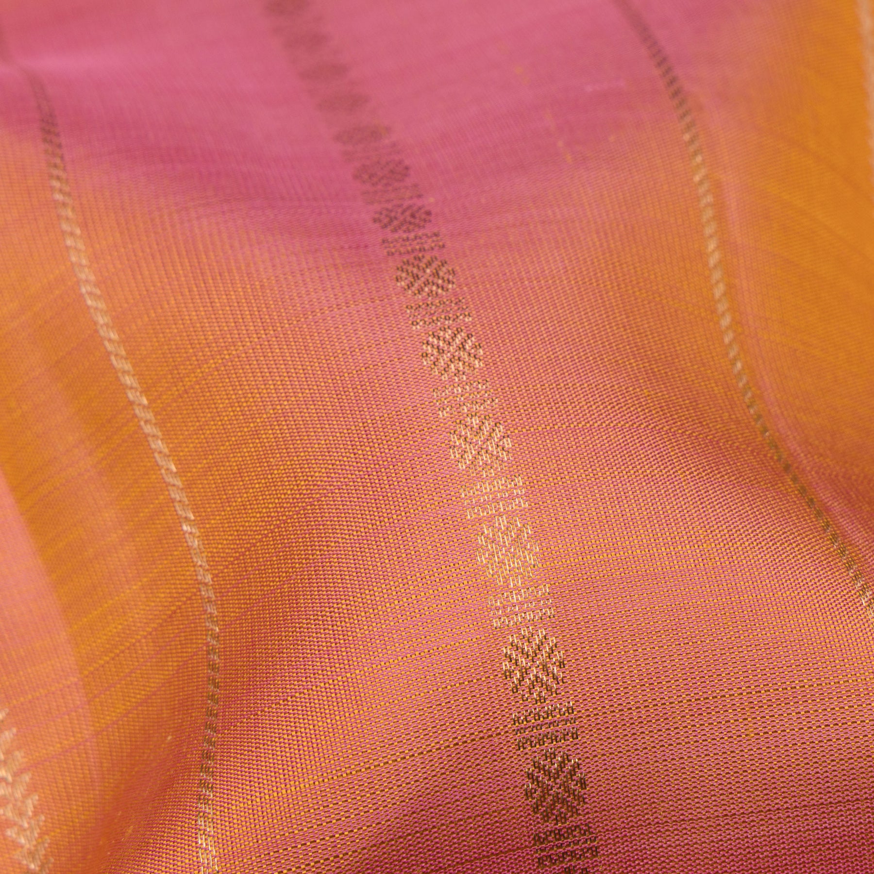Kanakavalli Kanjivaram Silk Sari 26-615-HS001-02671 - Fabric View
