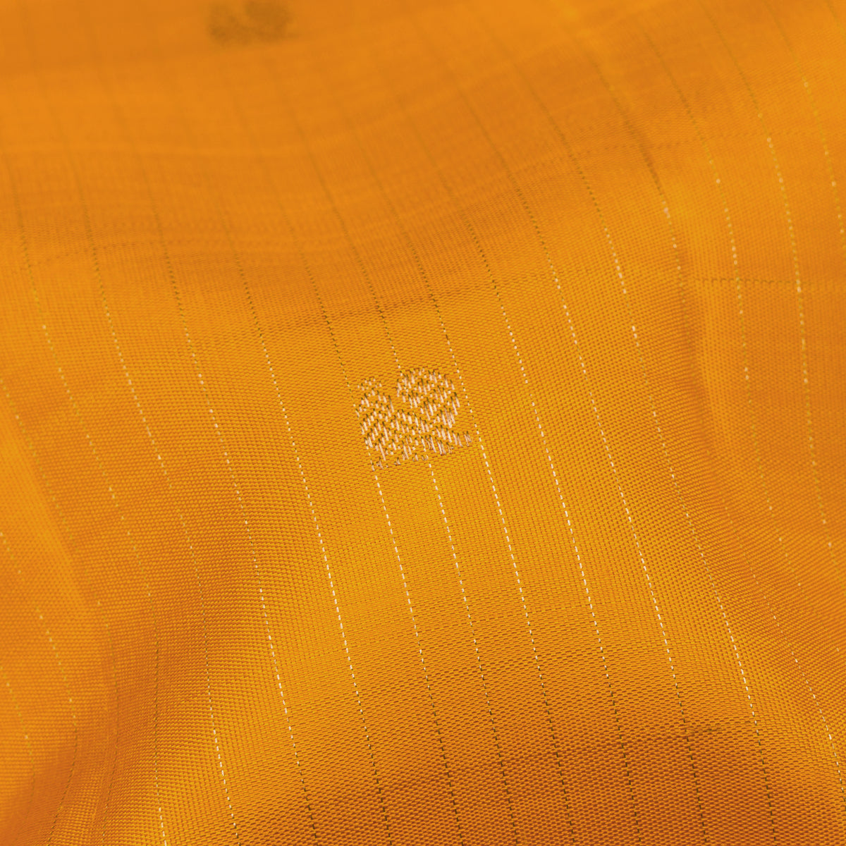 Kanakavalli Kanjivaram Silk Sari 26-615-HS001-03219 - Fabric View