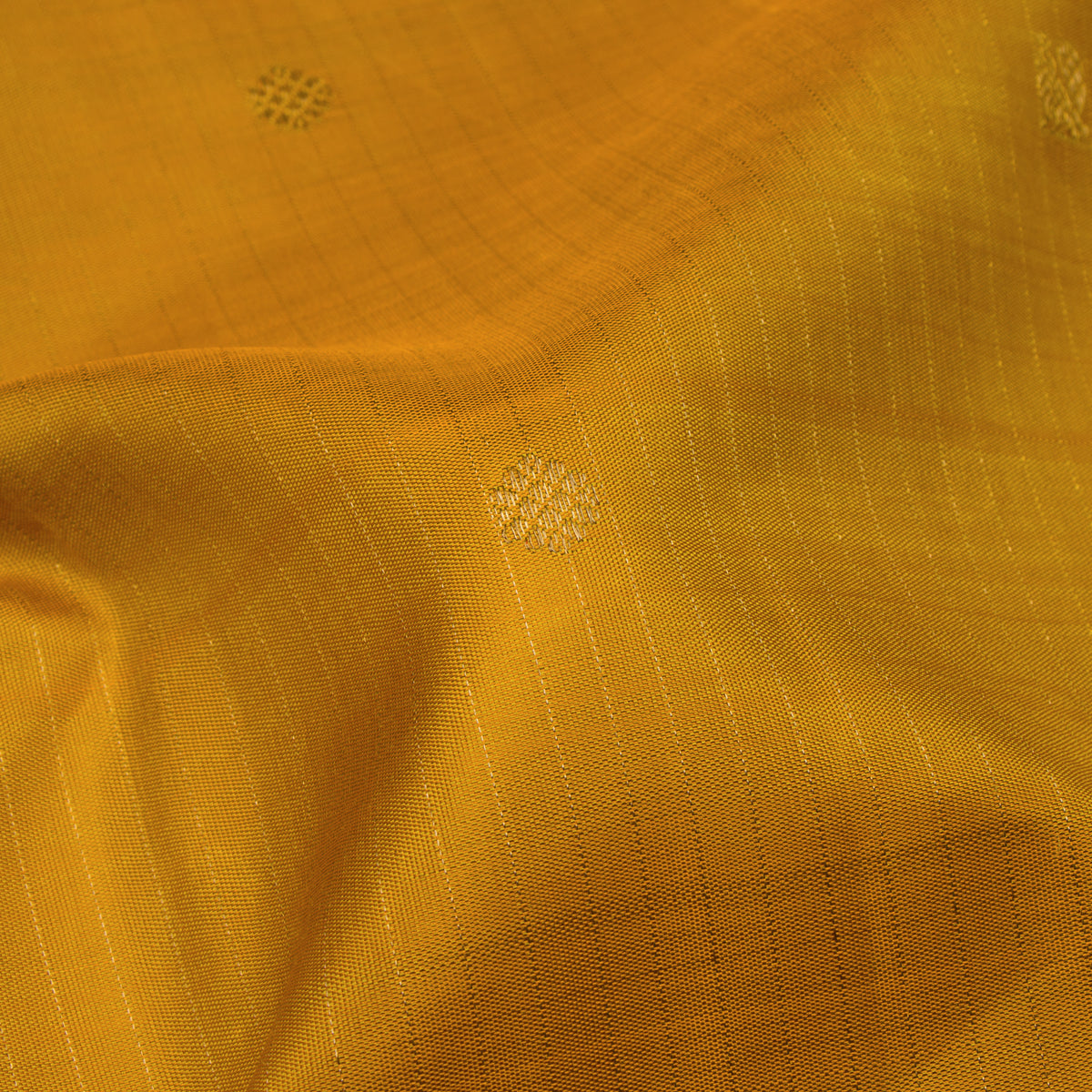 Kanakavalli Kanjivaram Silk Sari 26-615-HS001-05034 - Fabric View