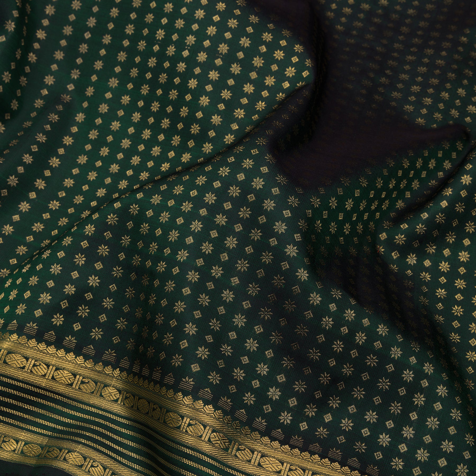 Kanakavalli Kanjivaram Silk Sari 24-595-HS001-05122 - Fabric View