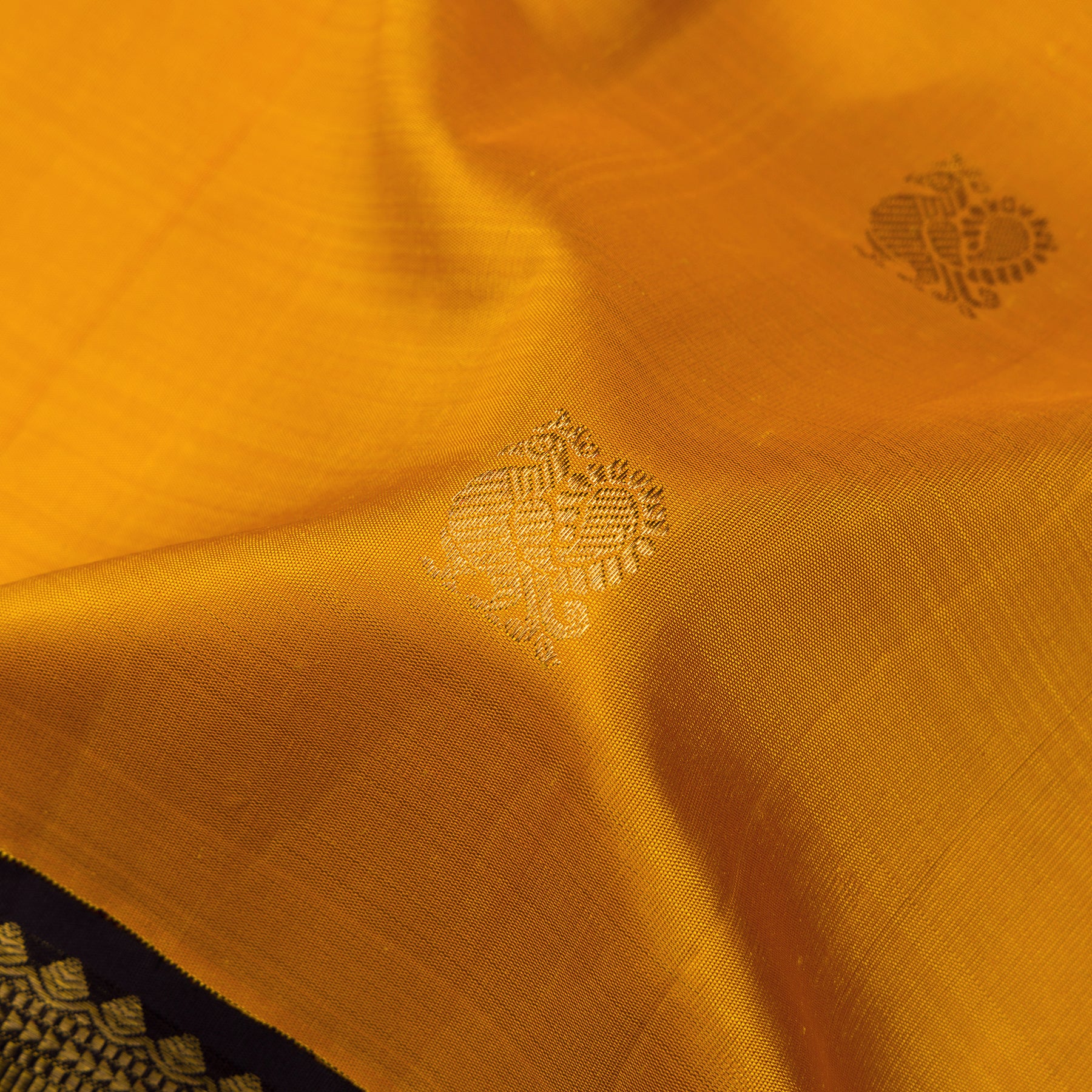 Kanakavalli Kanjivaram Silk Sari 24-110-HS001-01755 - Fabric View