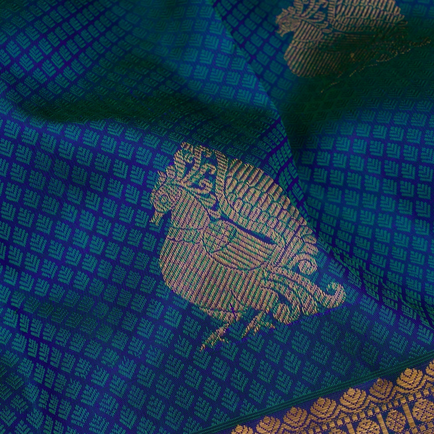 Kanakavalli Kanjivaram Silk Sari 21-599-HS001-02727 - Fabric View