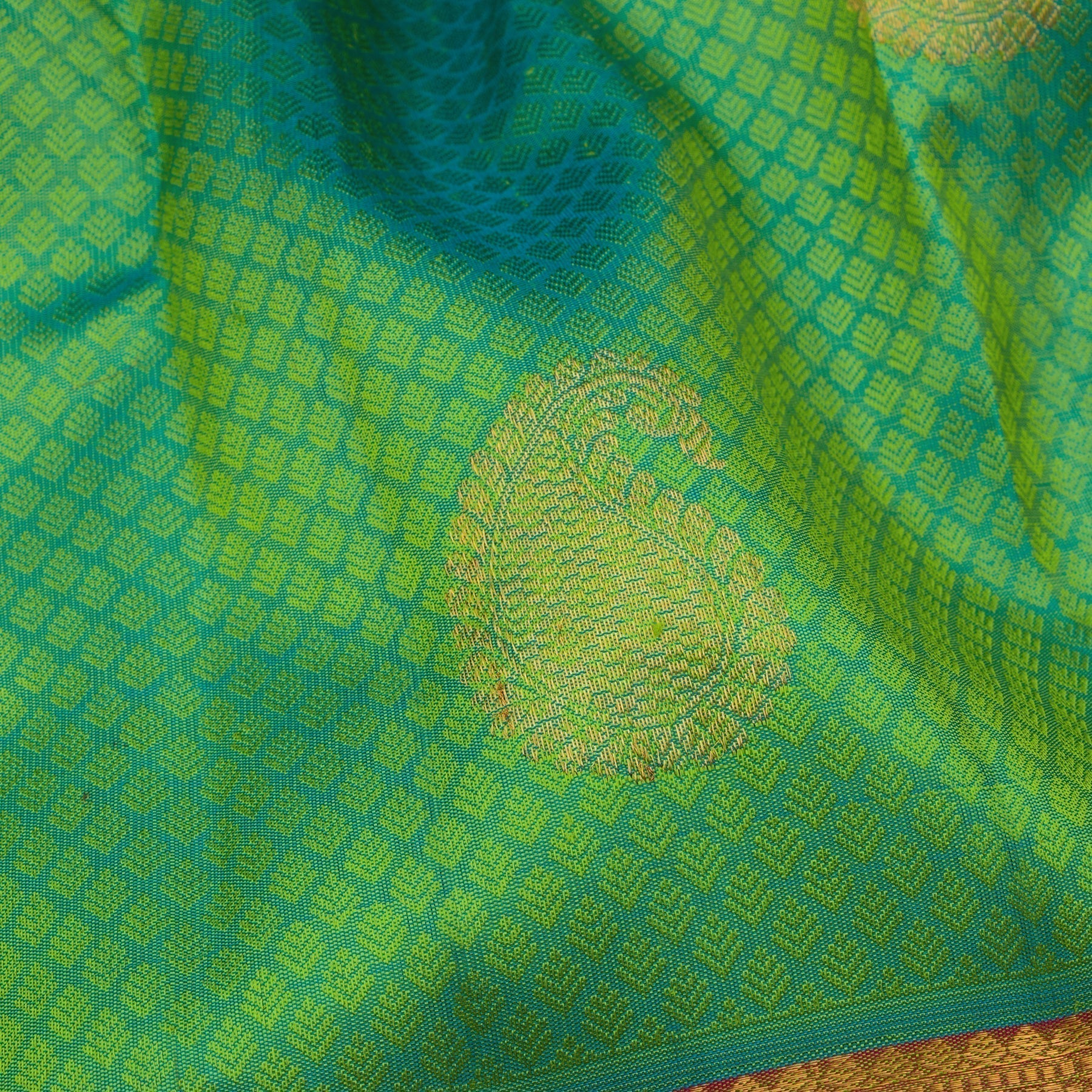 Kanakavalli Kanjivaram Silk Sari 21-599-HS001-08247 - Fabric View