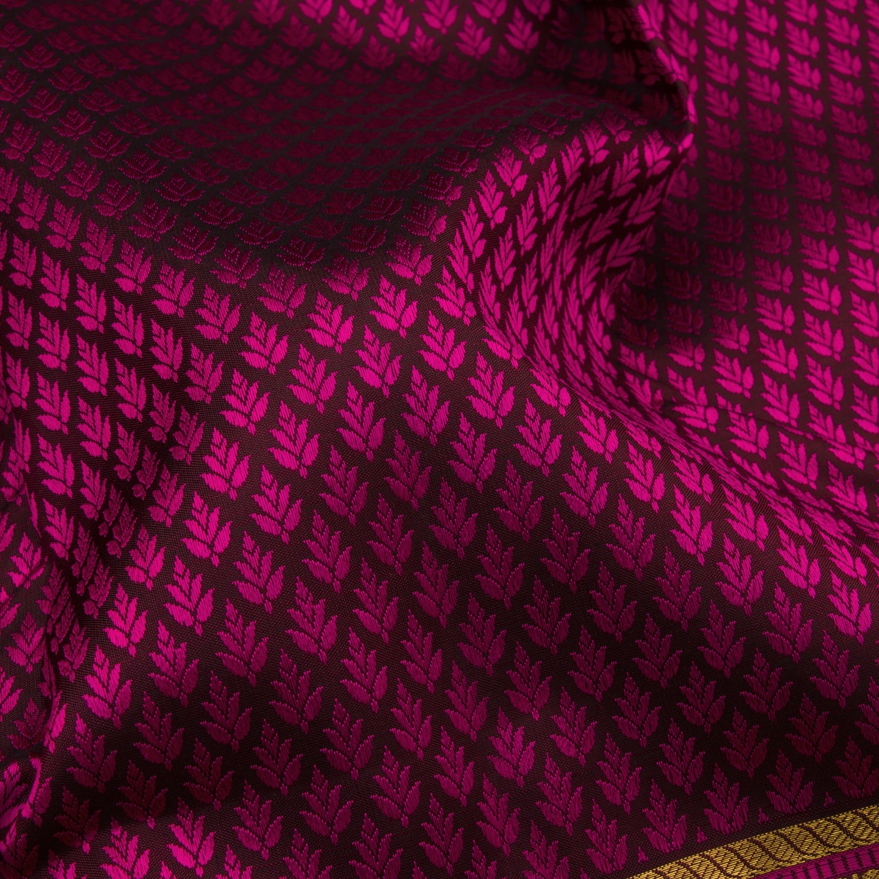 Kanakavalli Kanjivaram Silk Sari 21-100-HS001-01442 - Fabric View