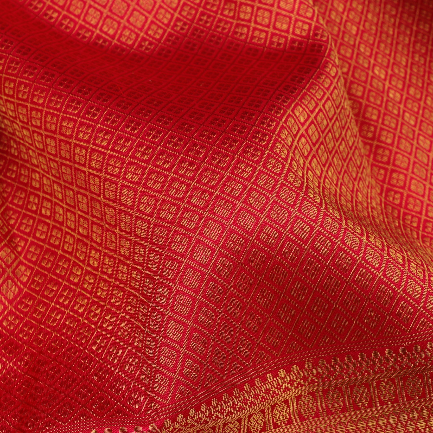 Kanakavalli Kanjivaram Silk Sari 21-110-HS001-01324 - Fabric View