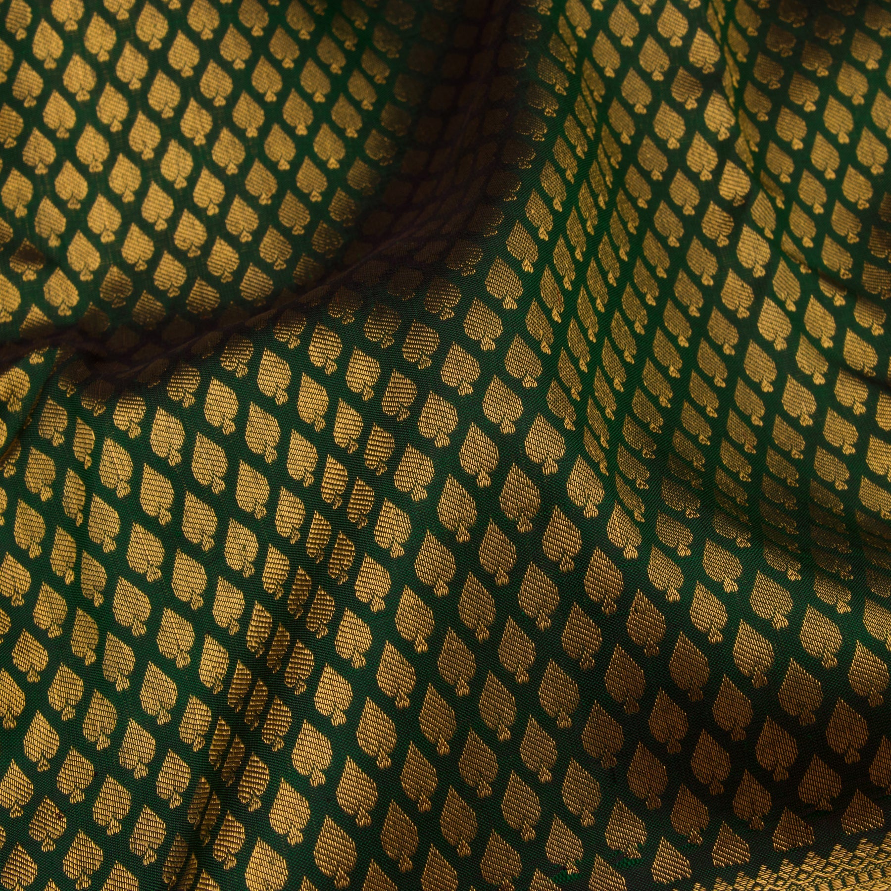 Kanakavalli Kanjivaram Silk Sari 21-100-HS001-00693 - Fabric View