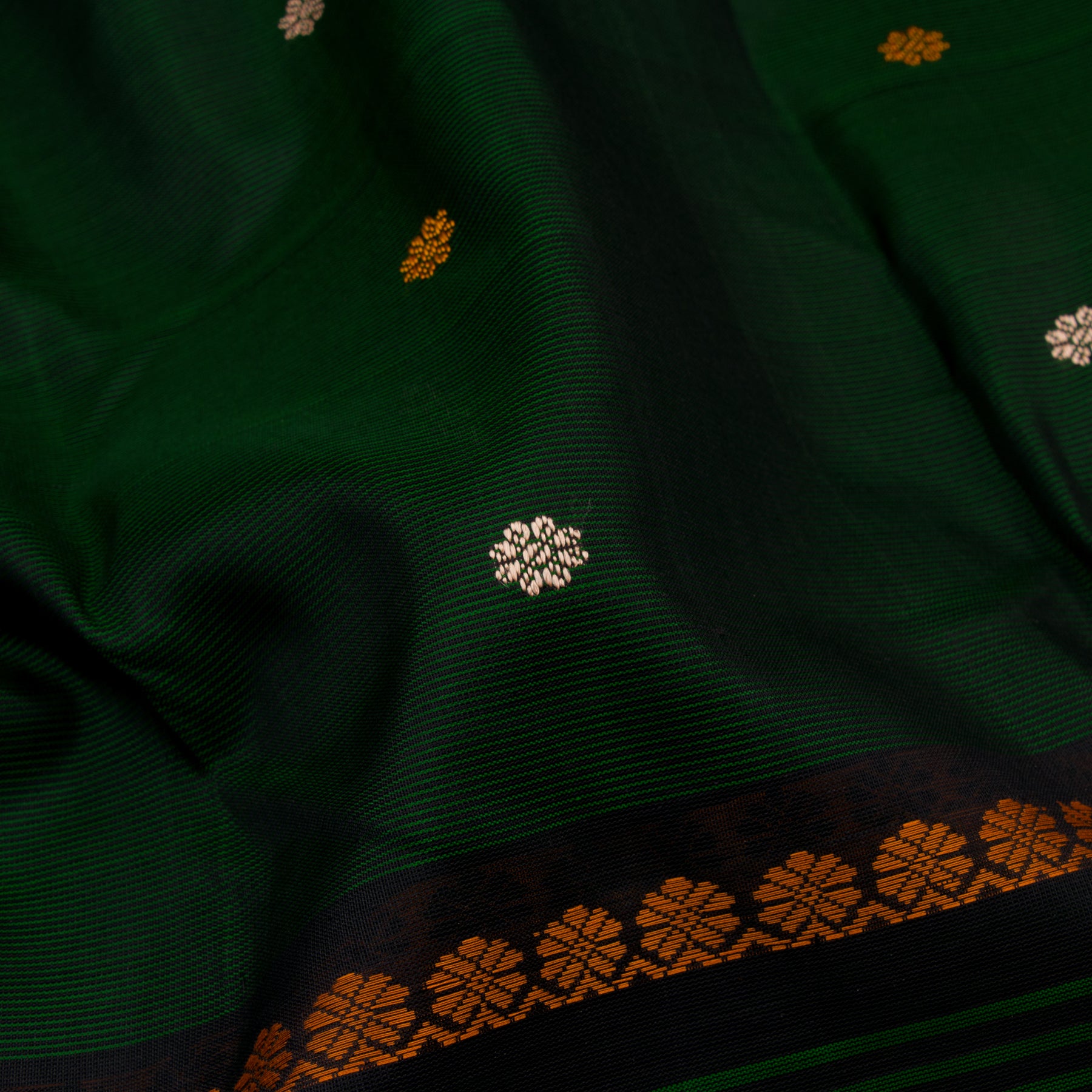 Kanakavalli Silk/Cotton Sari 22-598-HS005-08440 - Fabric View